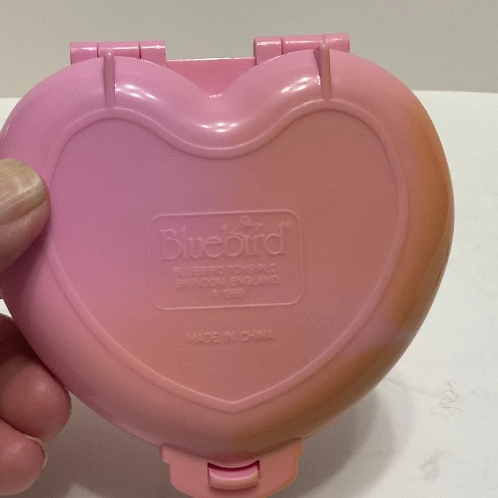 Vintage 1989 Bluebird Polly Pocket Pink Heart House Compact with 5‎ Figures
